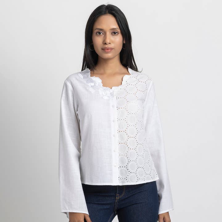 Vita broderade V-ringade skjortor för kvinnor för wholesale av Benares