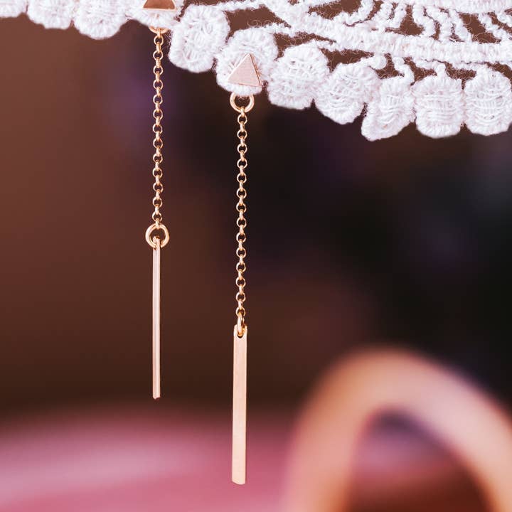 Sierlijke rechthoek Dangle gouden oorbellen voor wholesale door Salt and Sparkle