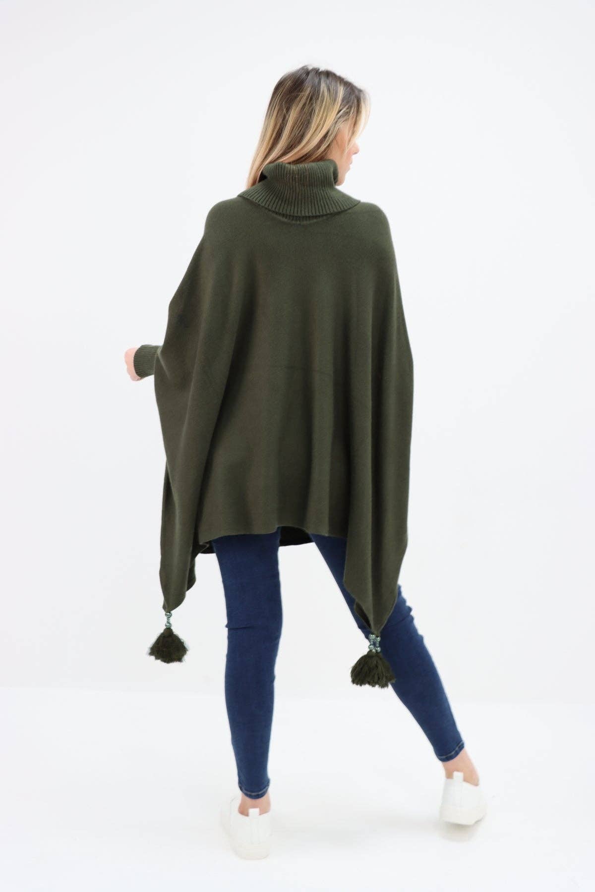 Miss Bold - Vente Poncho – femme - Poncho tunique italien à col bénitier et manches chauve-souris à pompons14