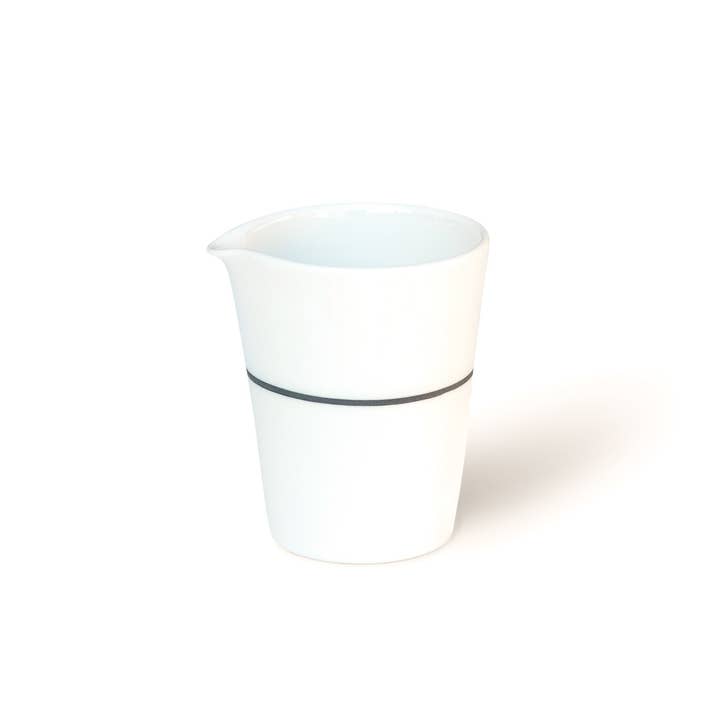Sue Ure Maison - Venta al por mayor Jarras - Jarra pequeña sin asa de porcelana blanca l Ambit Black Line