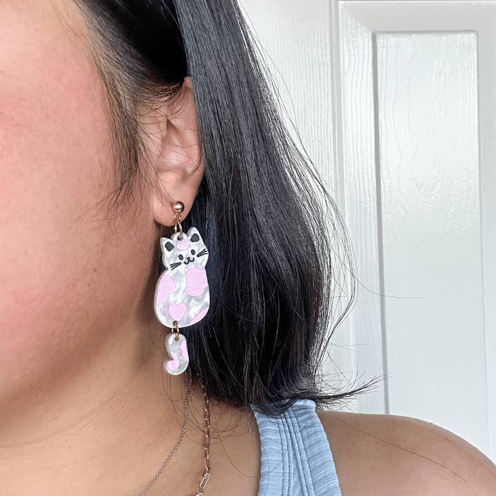 Sunnie Creative – wholesale Dangle earrings – Strawberry Milk Cat Dangles1