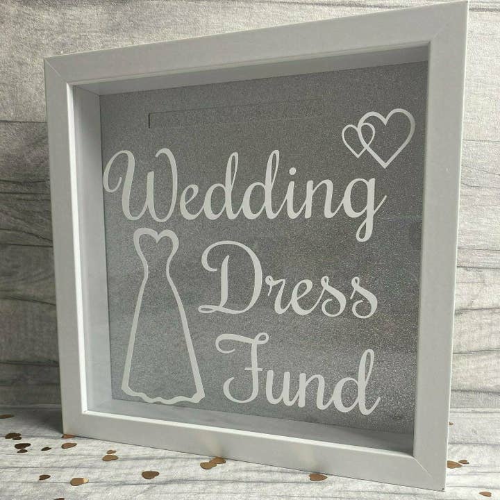 Boîte à argent pour robe de mariée, cadeau de fiançailles pour la vente par Personalised Baby Clothes and Gifts