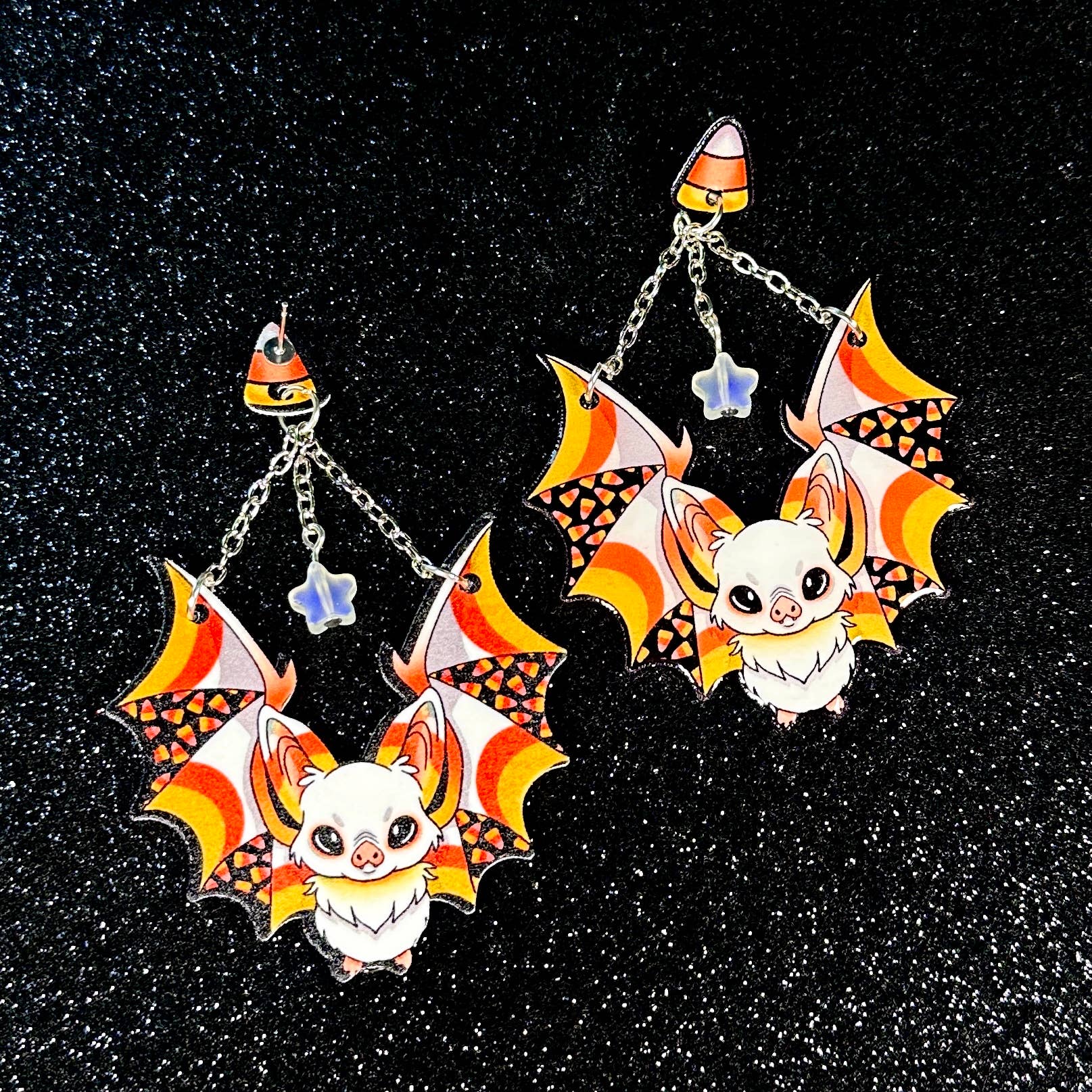 Sea Pixie Designs - Vente Boucles d'oreilles pendantes - Boucles d'oreilles pendantes chauves-souris en bonbon de maïs pour Halloween, effrayantes et mignonnes3