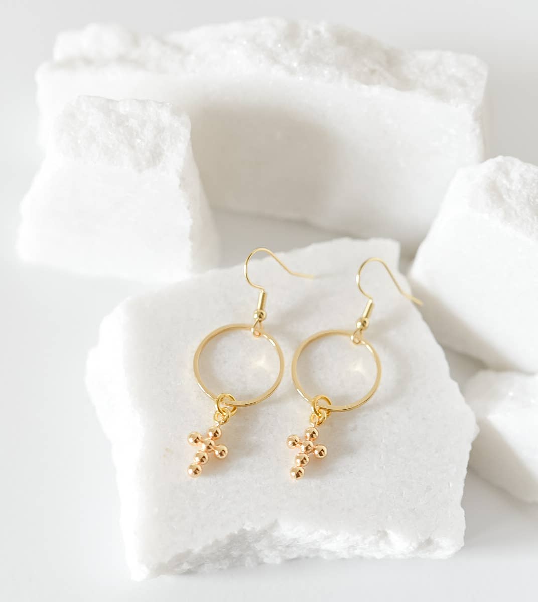 Bella Rey jewelry - Wholesale Hangende/ronde oorbellen - Munro 18k goud vergulde kruisoorringen| hypoallergeen0