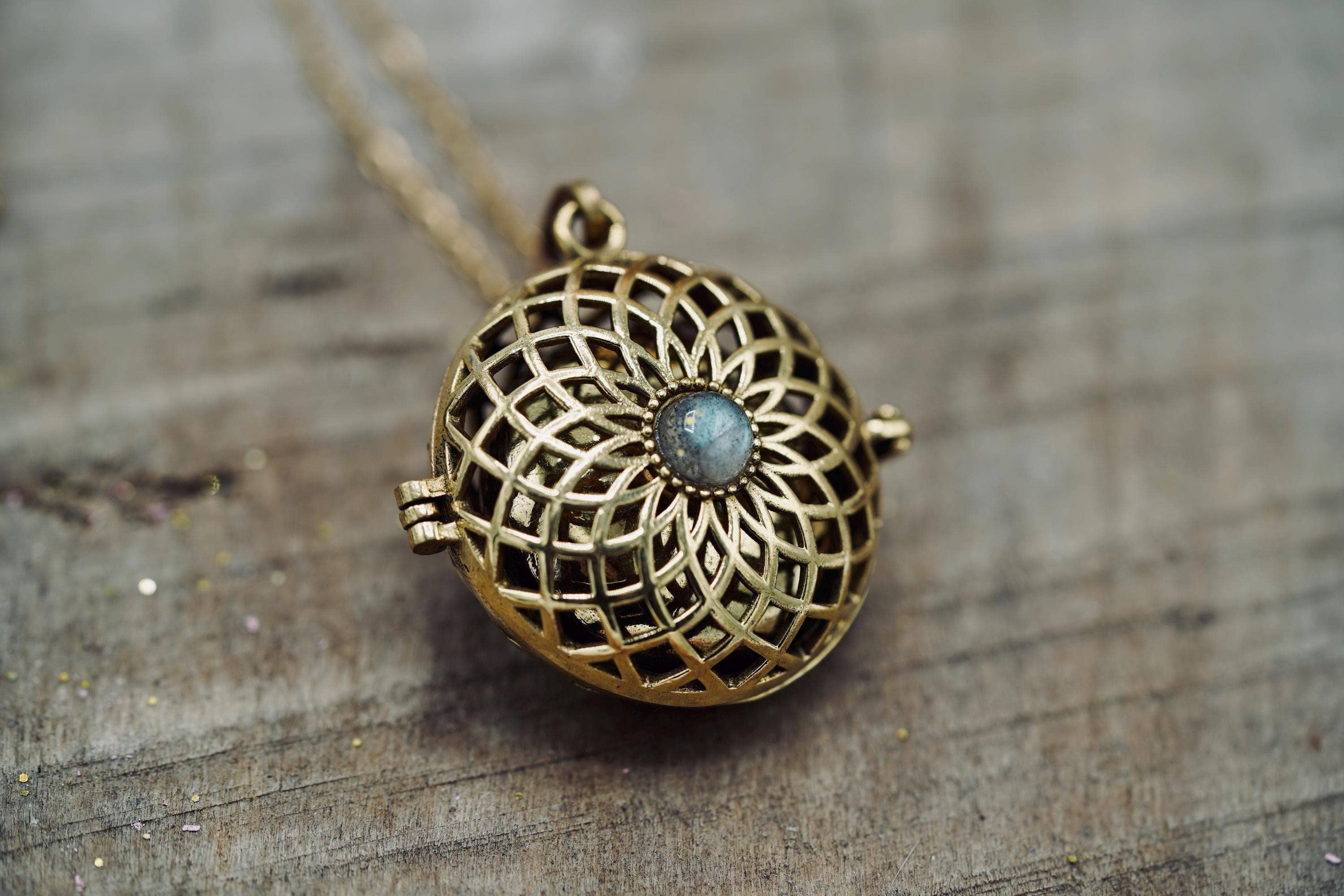 Kaali Boutique - Wholesale Pendant/Charm Necklace - Labradorite Bola Necklace for Pregnant Woman, Baby Shower Gift9