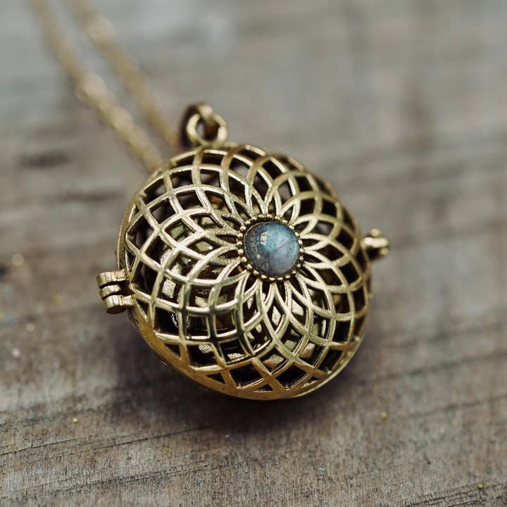 Kaali Boutique - Wholesale Pendant/Charm Necklace - Labradorite Bola Necklace for Pregnant Woman, Baby Shower Gift9