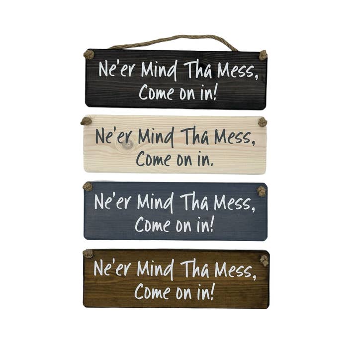 Ne'er Mind The Mess Handgemachtes Holzschild zum Aufhängen für den Großhandel von The Giggle Gift Company