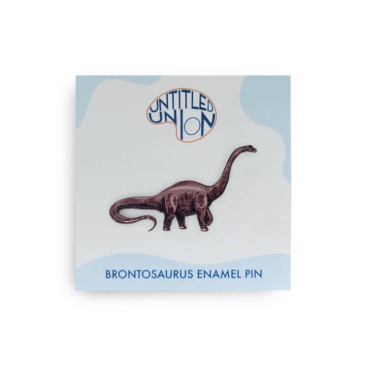 Pin émaillé texturé dinosaure Brontosaure pour la vente par Untitled Union
