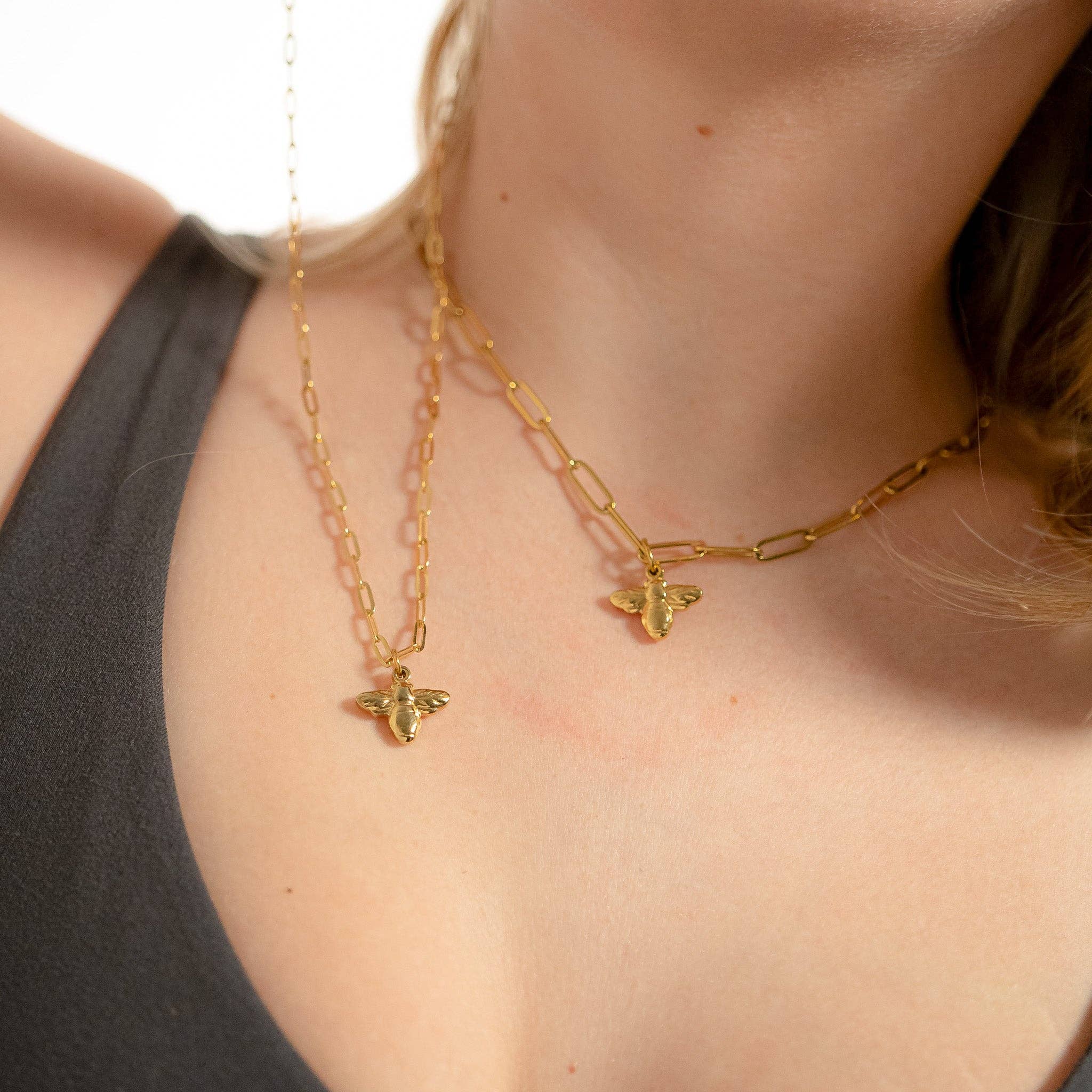 WJW – wholesale Jewellery set – 18K Gold PVD Mommy & Me Bee Matching Charm Necklace Set11