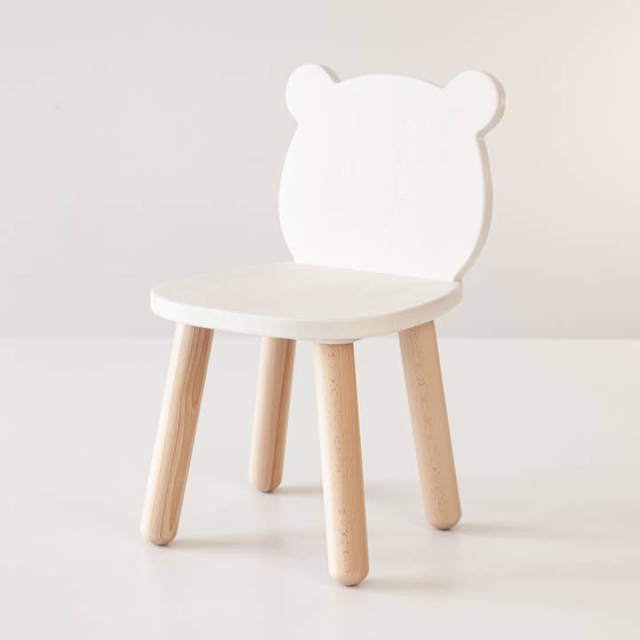 Hvidt træbørnestol med bjørnemotiv - Træstol til småbørn for engroshandel hos ODEAS