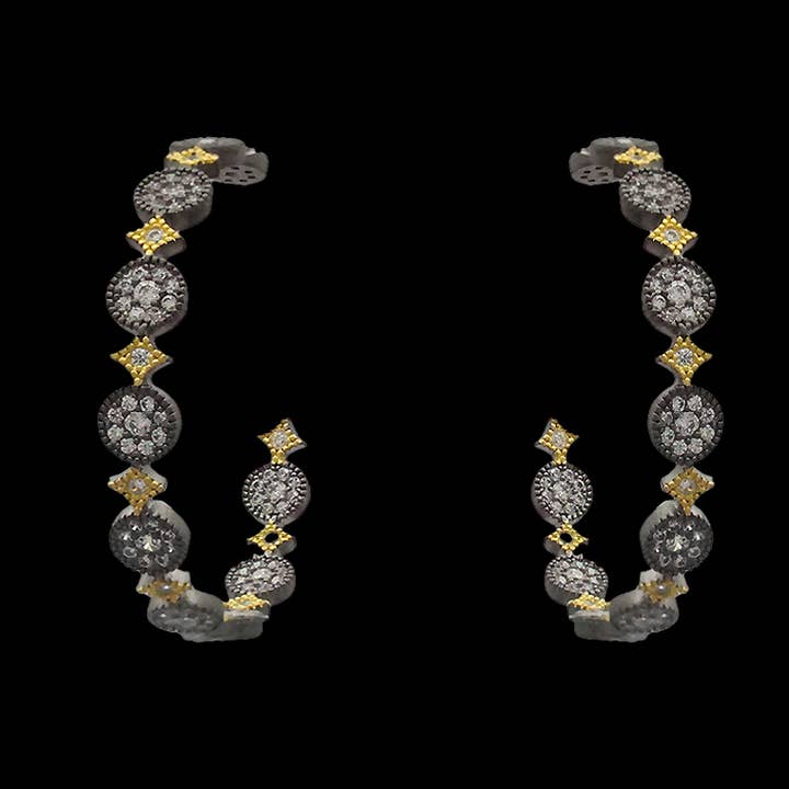 Brincos de argola preta com círculos pave pretos e estrelas douradas por atacado de Be Je Designs