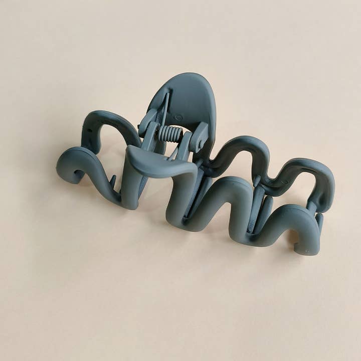 ACCITY - Wholesale Hair Clip - Women's - 4.1"IN WAVY LARGE HAIR CLAW CLIPS FOR WINTER,FALL_CWAHA0397
