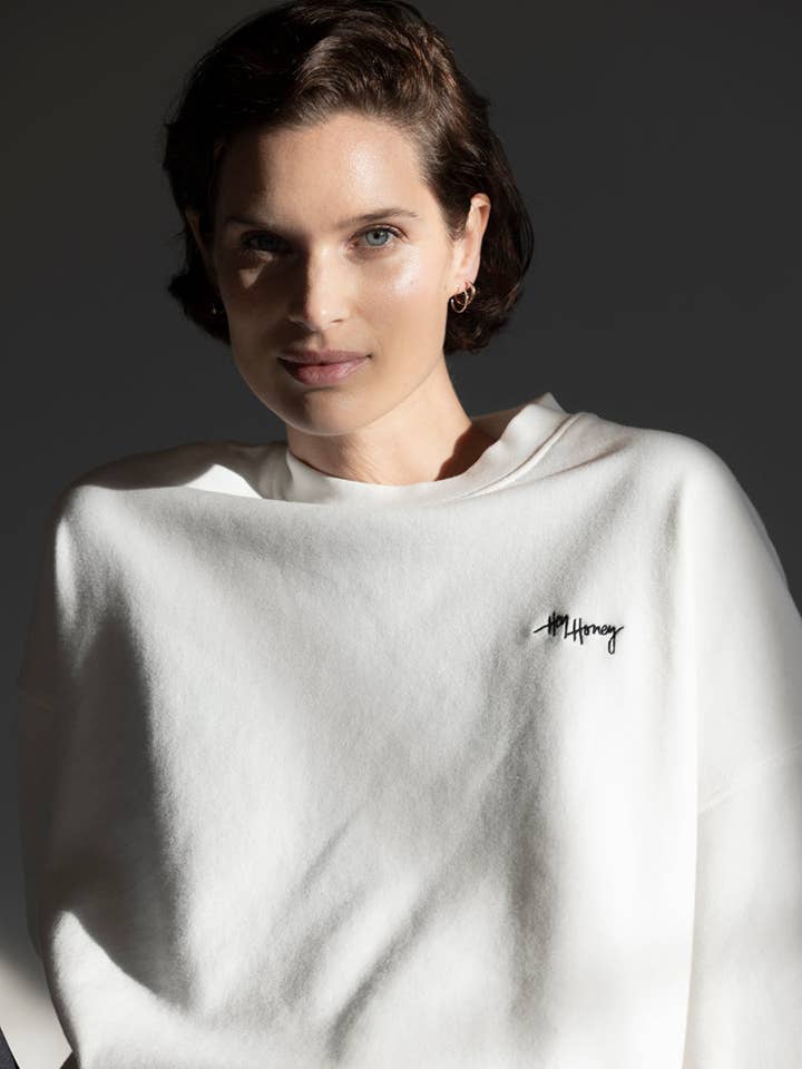 Maglione GENTILEZZA per la vendita all'ingrosso da parte di Hey Honey