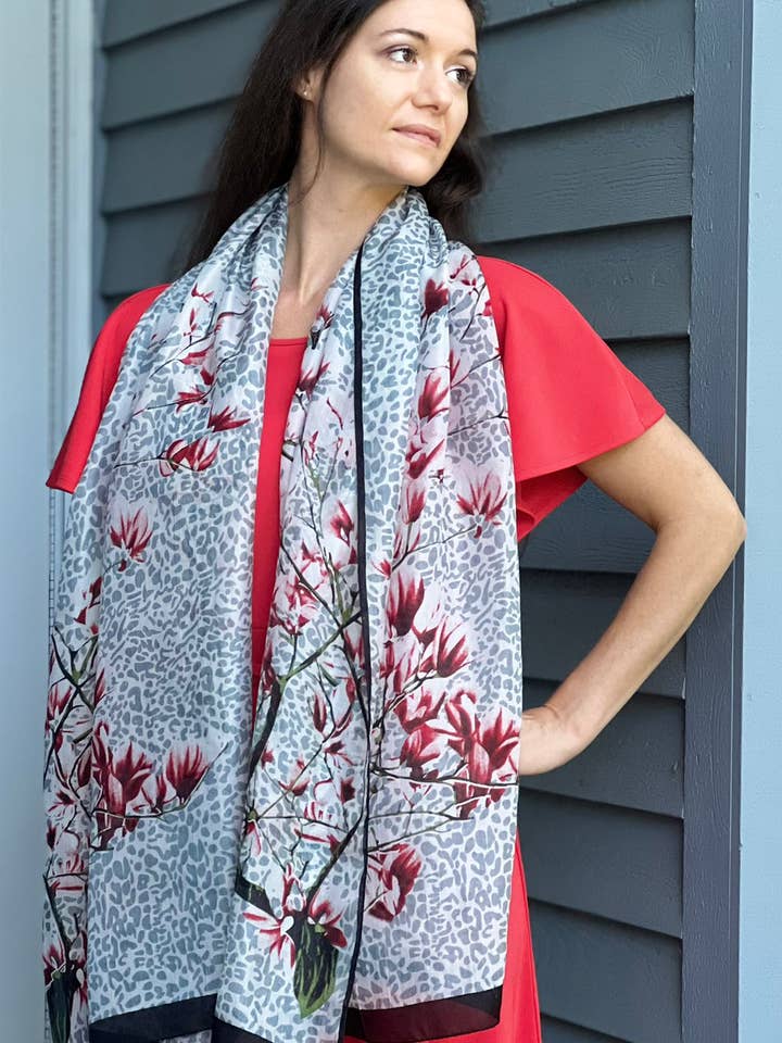 Pañuelo grande de seda gris y rojo estampado para venta al por mayor de Rayz Intl