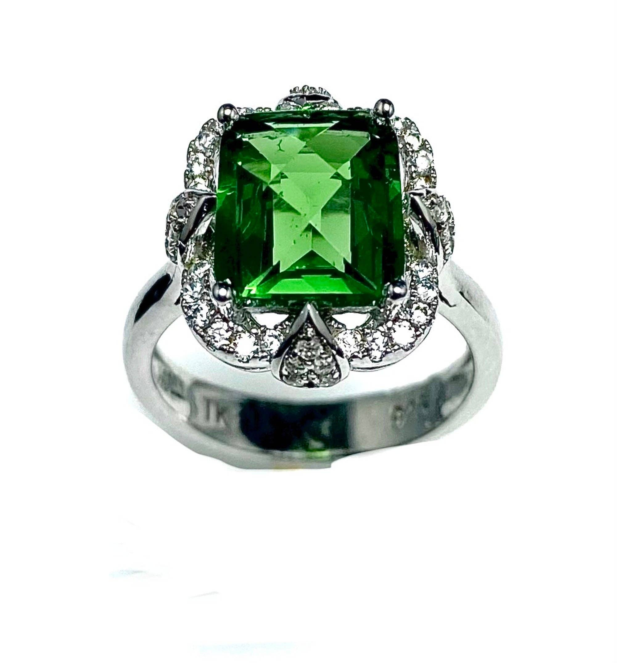 Twan Kee Jewelry – wholesale Cocktail/statement ring – Victorian-Style Green Helenite Halo Sterling Silver Ring0