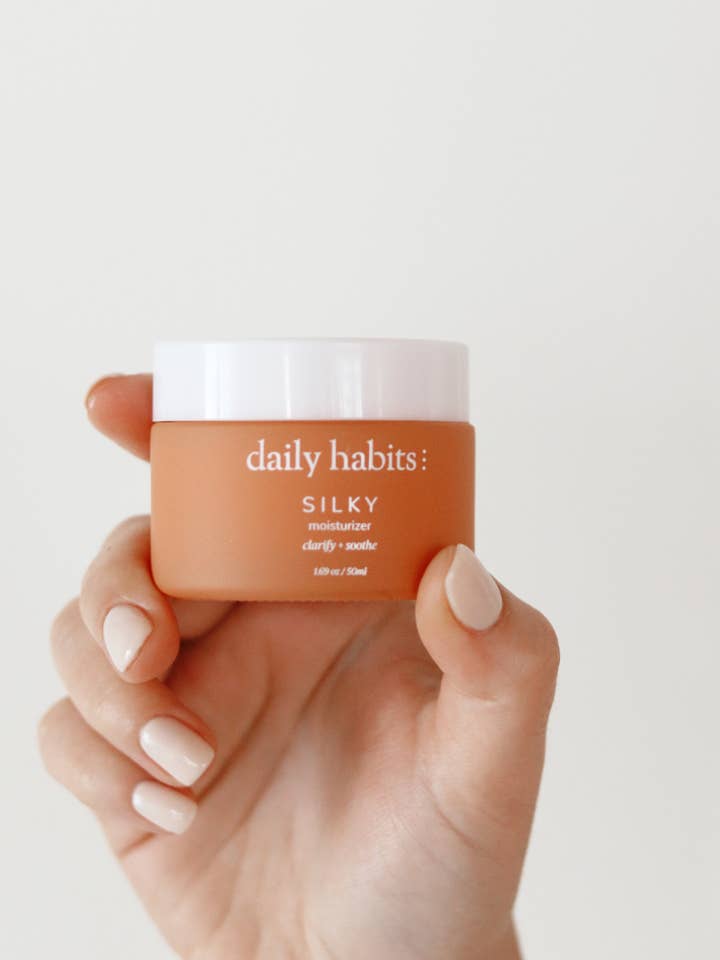 Crème hydratante soyeuse pour la vente par Daily Habits