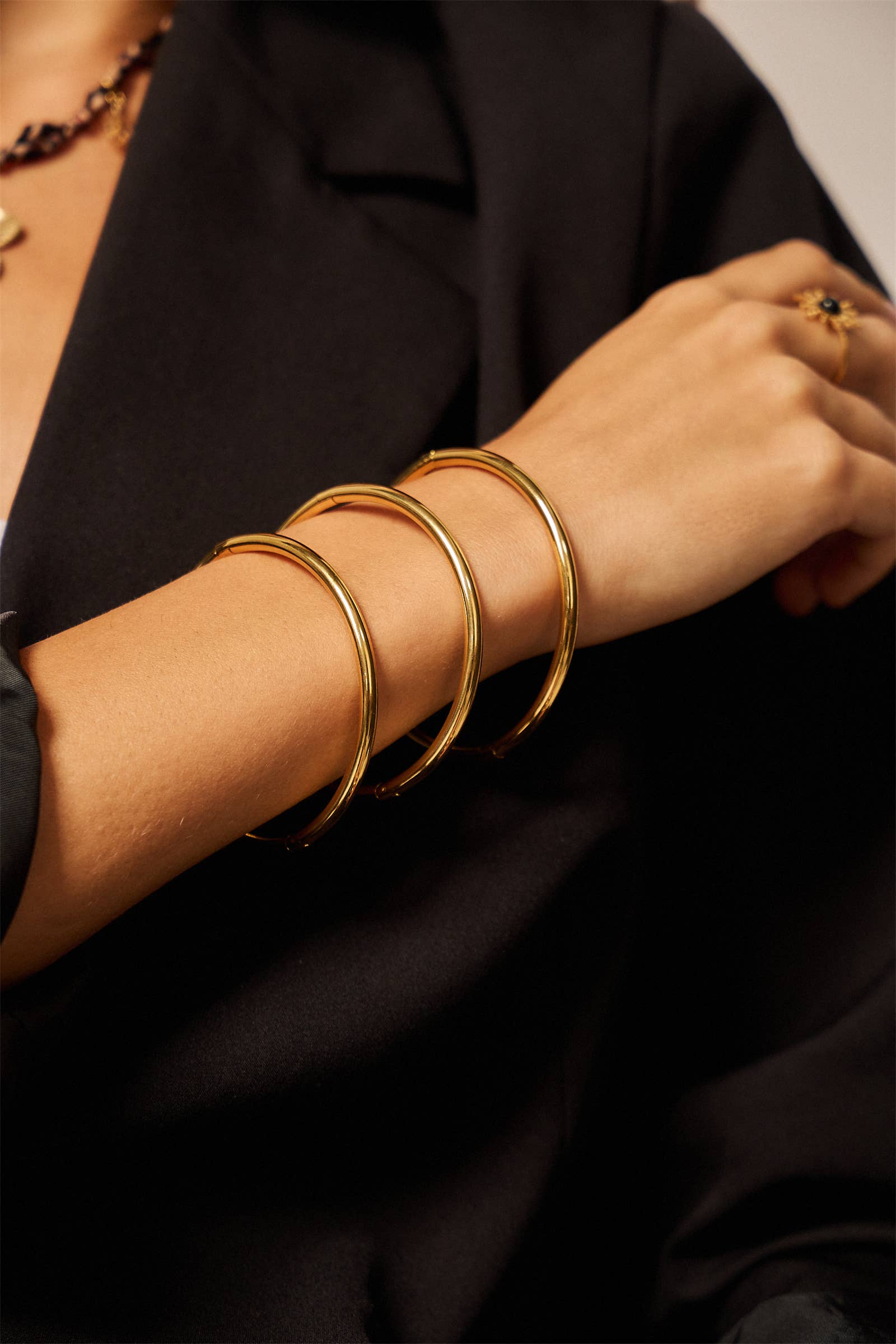 BELLISSIMA BIJOUX - Wholesale Bangle Bracelet - Openable Bangle Bracelet in Gold Stainless Steel – Elegance