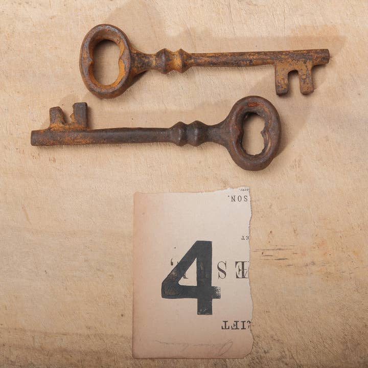 Golden Oldies Antiques - Wholesale Decorative Tabletop Object - Reproduction Vintage Style Iron Skeleton Key3