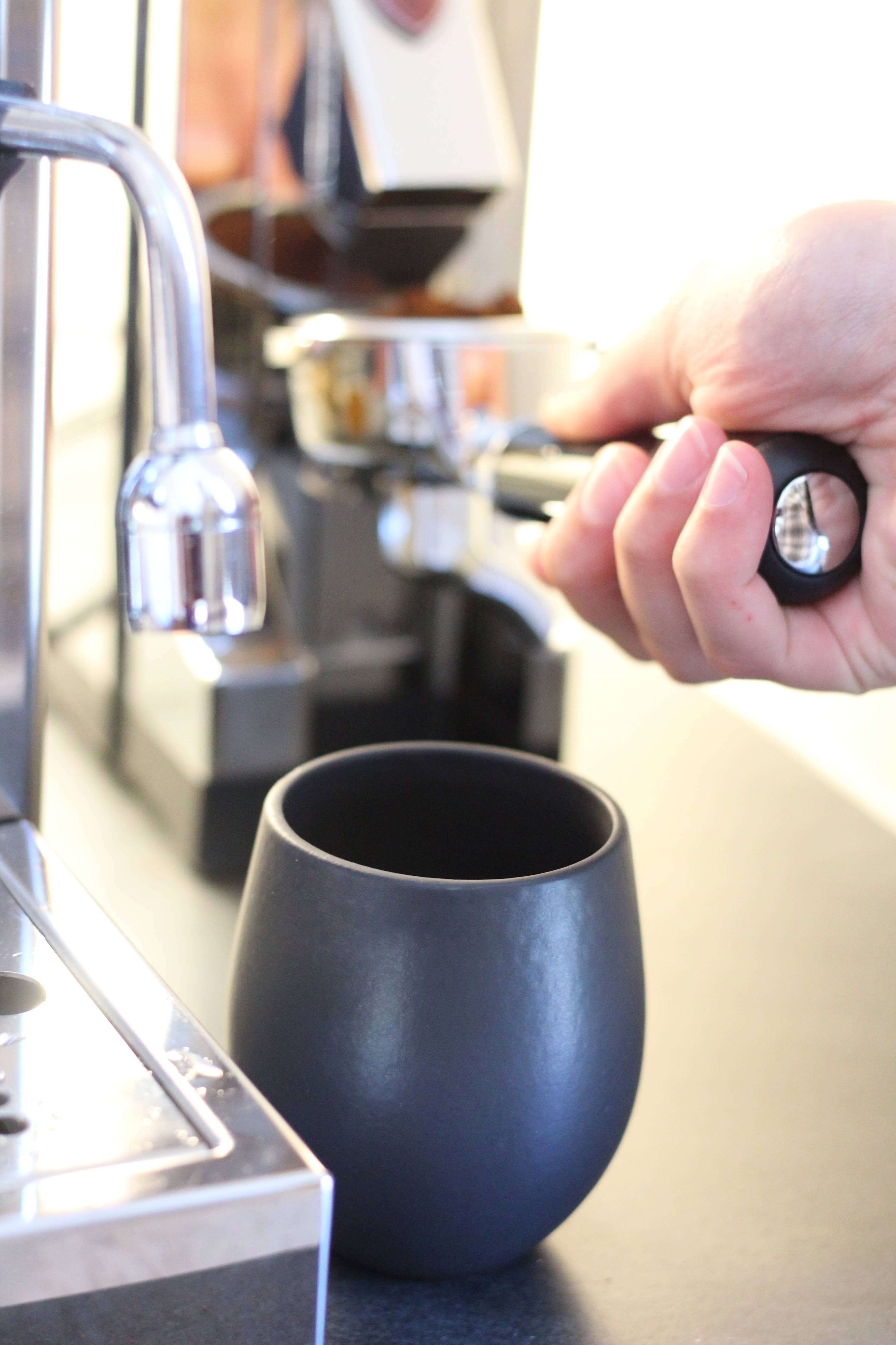 GHARYAN Stoneware & Olive Wood Tableware | Ships from USA – wholesale Kaffe-/Tékopp – Handgjord stengodsmugg | Epa 10 oz4