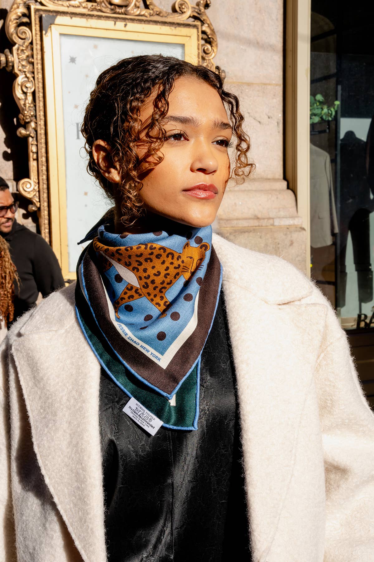 Jessie Zhao New York – Cachecol - Mulher por atacado – Cachecol de Lã e Seda de Dupla Face do Jardim dos Leopardos Azuis10