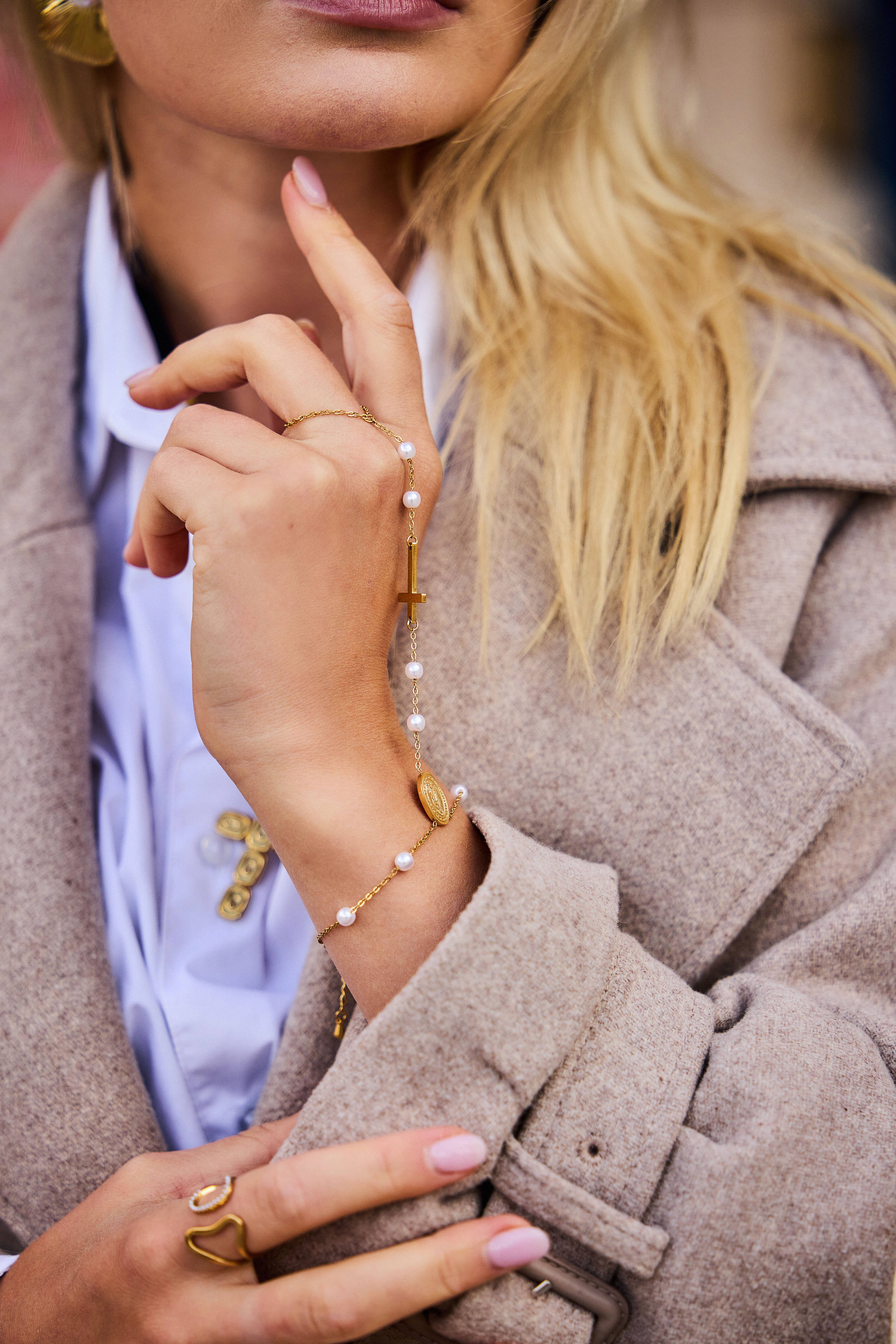 doré Bracelet de main croix et médaille en acier inoxydable doré en vente sur Faire1