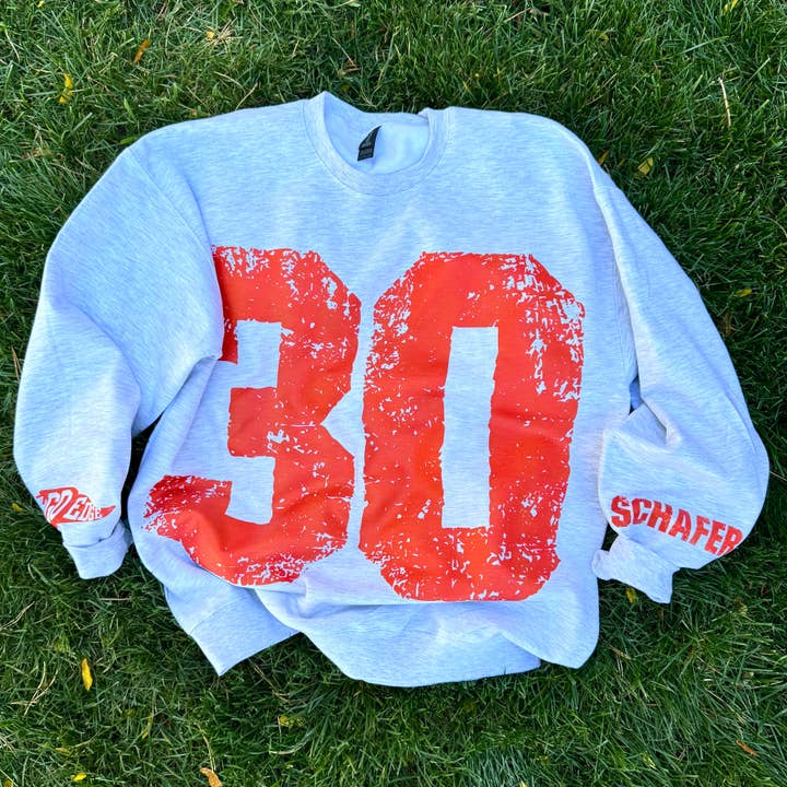 Sweat-shirt à col rond surdimensionné grunge personnalisé #1 | Sweat-shirt d'équipe vintage usé | Tenue de jour de match | Cadeau personnalisé pour fan pour la vente par Swain Co.