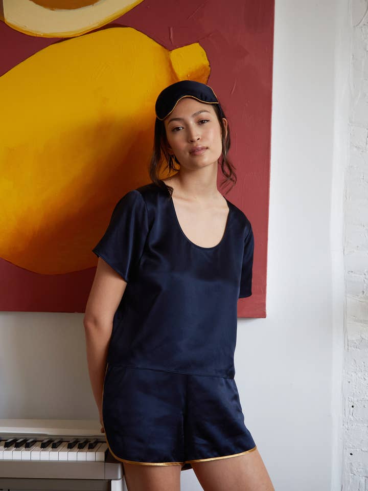 Maglietta Celeste in seta nelle notti blu per la vendita all'ingrosso da parte di Ad Astra the Label