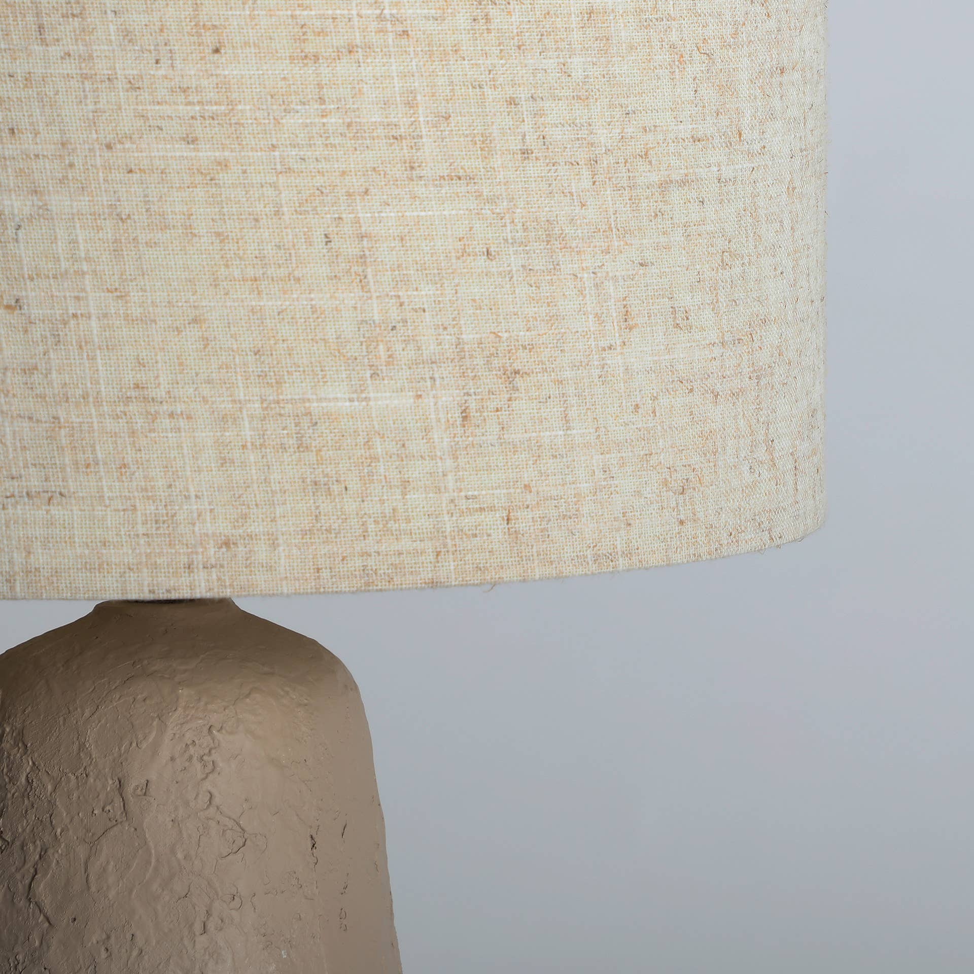 Kodu - Wholesale Accent/Desk Lamp - Beige resin table lamp measuring 34x34x110cm2