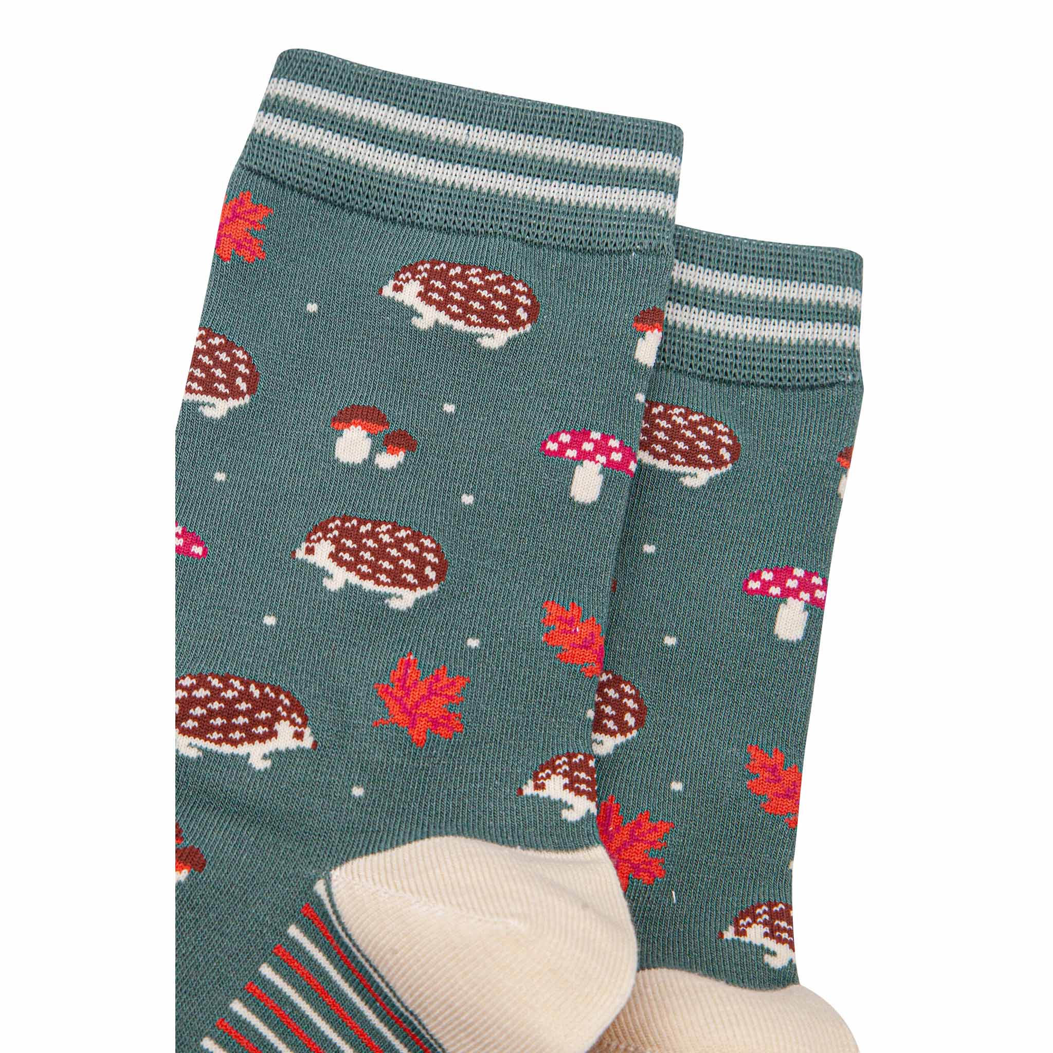 Sock Talk – Großhandel Socken – Damen – Damen-Bambussocken - Salbeigrün/Creme, Igel Fliegenpilz2