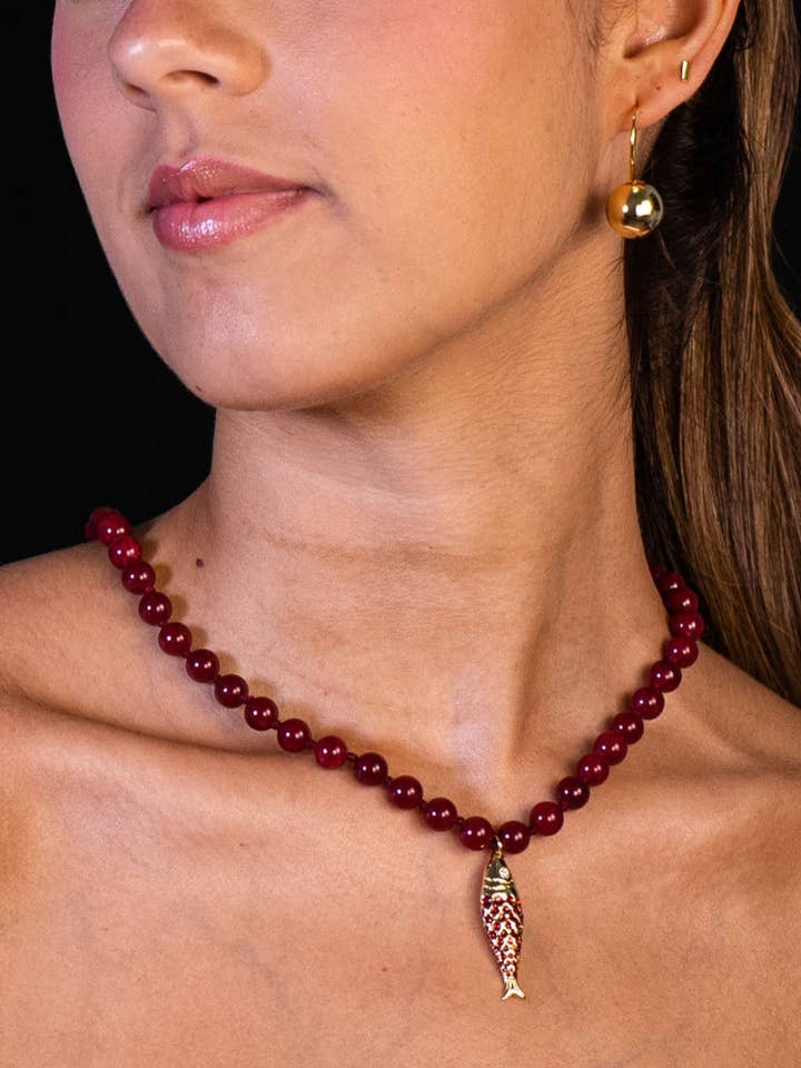 Agate Bead Necklace with Hand-Painted Sardine Pendant – 18K Gold Plated for wholesale by PHOEBE´S