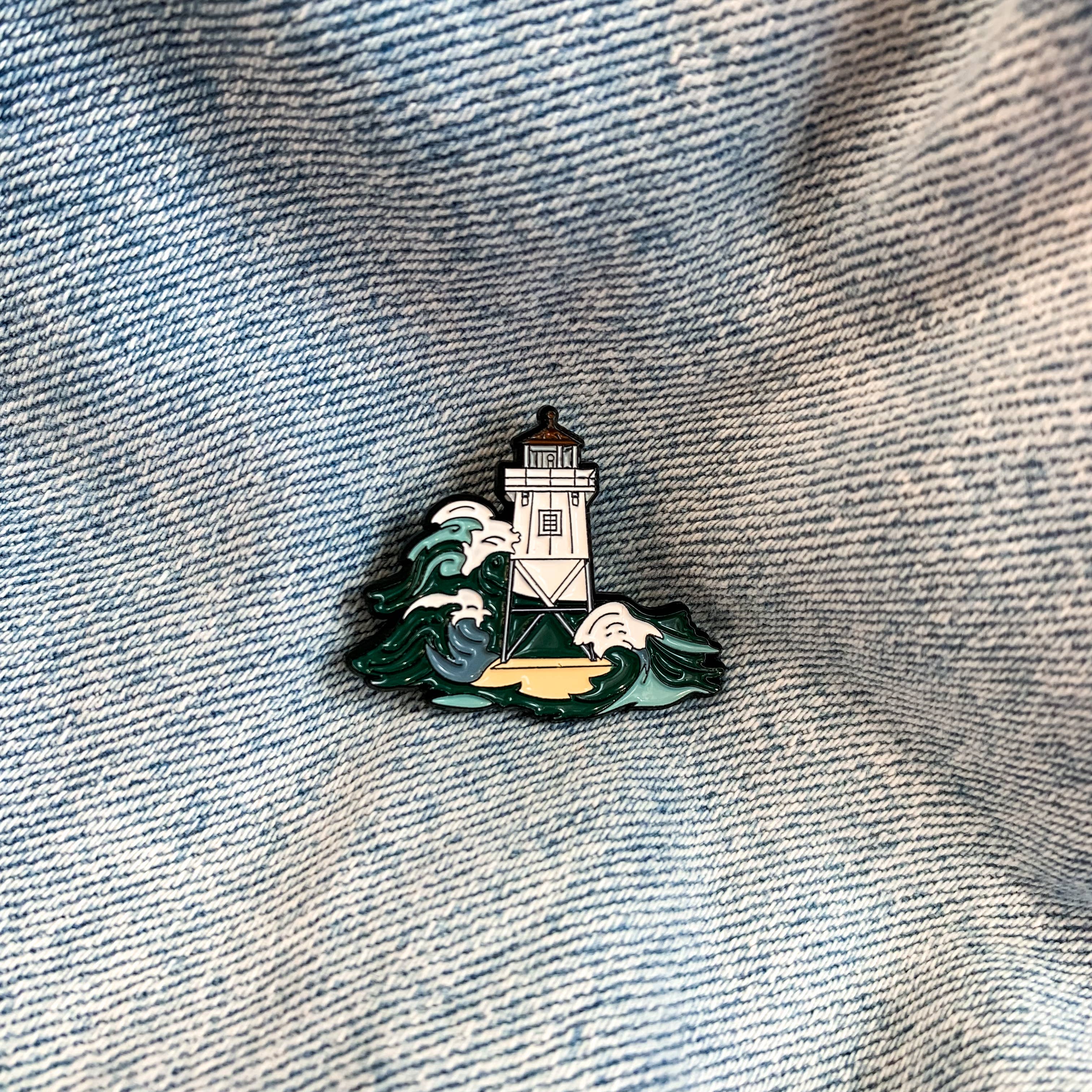 Art by Sj Nielsen – Alfinete/botão de lapela por atacado – Pin Esmalte Grande Marais2