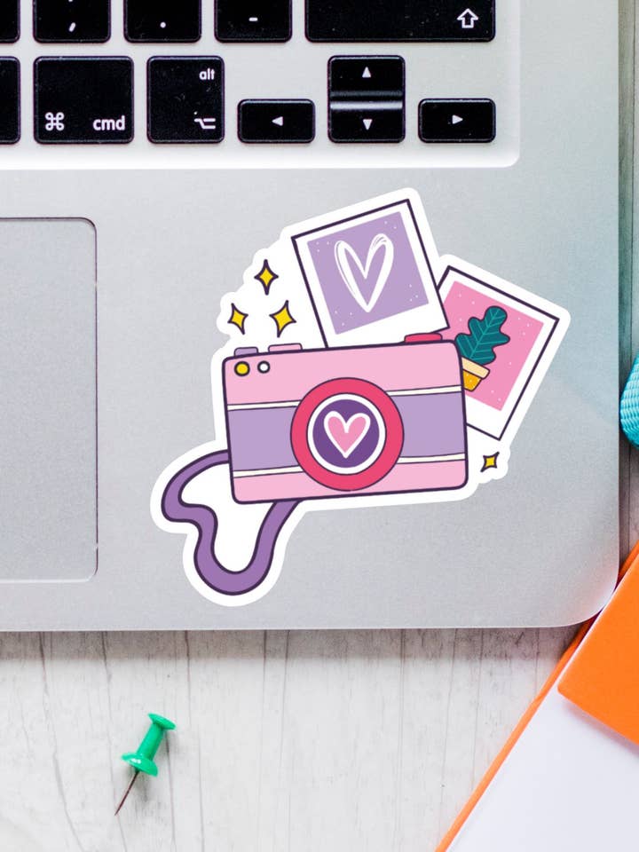 Autocollant Capturing Moments, autocollant rétro pour appareil photo pour la vente par Dotesy Designs