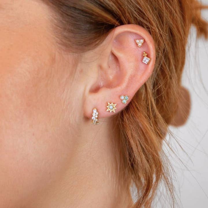 Claire Hill Designs - Vente Clous d'oreille - Mini-boucles d'oreilles à tige en argent à trois perles1