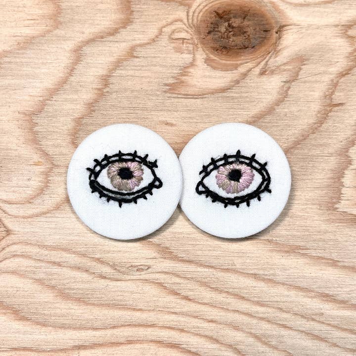 Conjunto de Alfinetes Bordados à Mão - Estes Olhos - Gelado Napolitano por atacado de Lara Grant