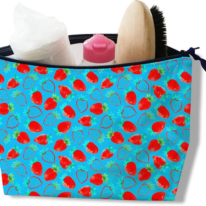 Trousse de toilette Fraises bleu pour la vente par BISTRAKOO