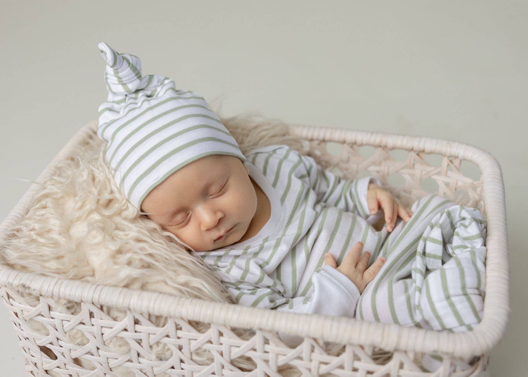 Jack Davis Apparel – wholesale Mössa för nyfödda - Baby – TOPP KNUT HATT | SALVIA + VIT RAND2