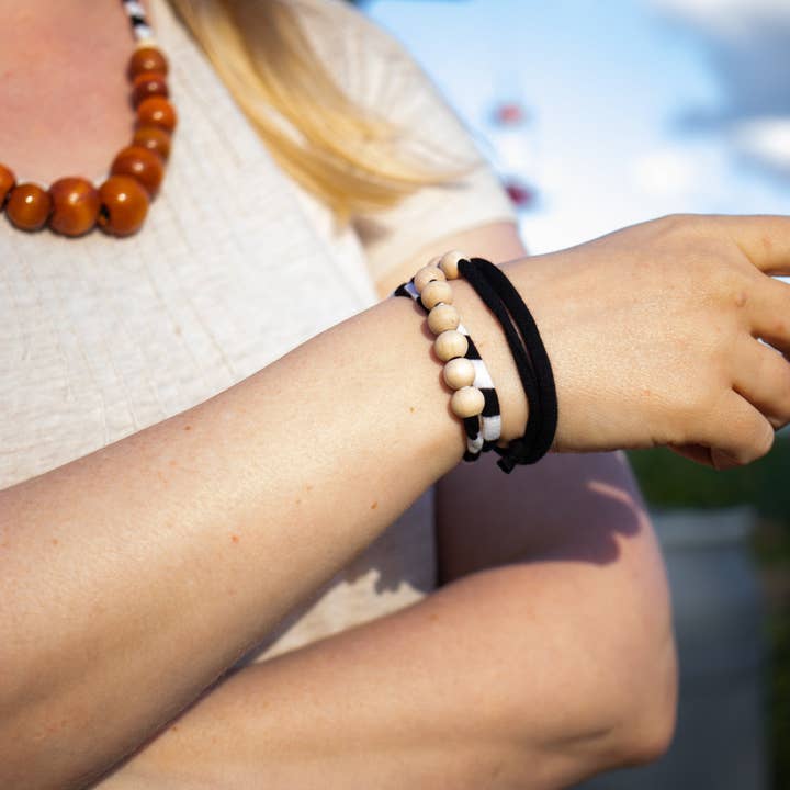 Manchettes de méditation Mix and Match pour la vente par Brown Blackwell