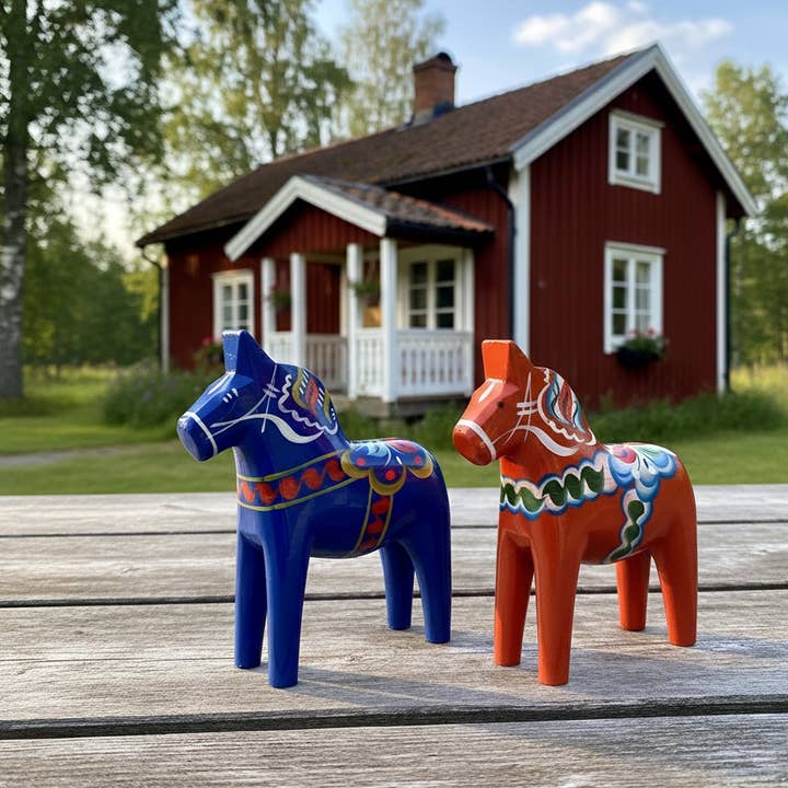 Cheval Dala peint à la main (10 cm) – Cadeau d'art populaire suédois pour la vente par Dalaart