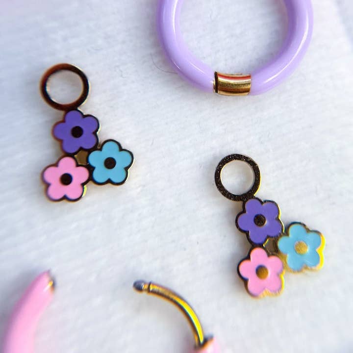 Blumen-Power Huggie-Anhänger für den Großhandel von Desert Peach