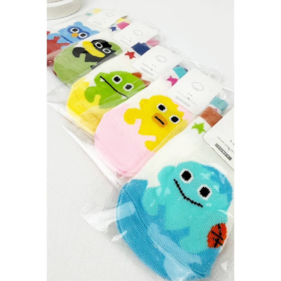 MÉLANGER LA COULEUR Chaussettes mignonnes assorties pour enfants avec personnages en vente sur Faire5