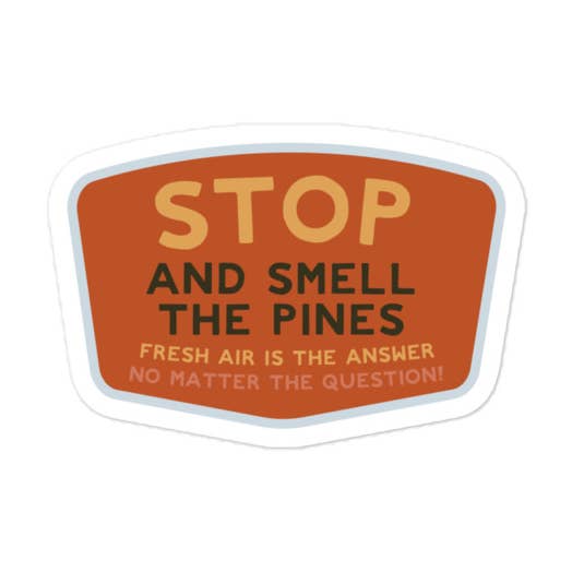 Stop og duft til fyrretræerne vejrbestandigt klistermærke for engroshandel hos Colleen Goldhorn Creative Co