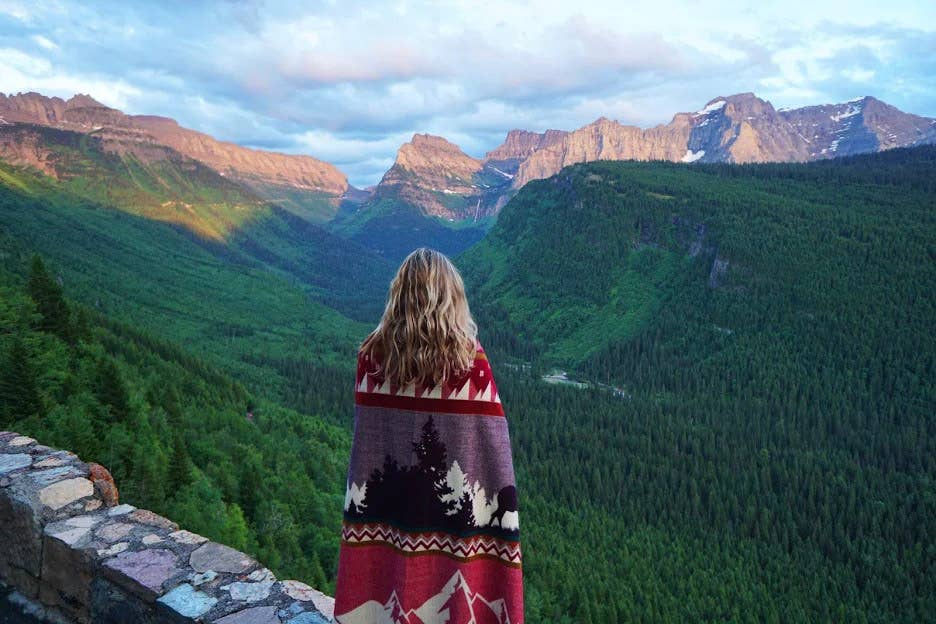 Ecuadane - Wholesale Throw Blanket - Southwest Reversible Aztec Blanket, Queen Size Throw1