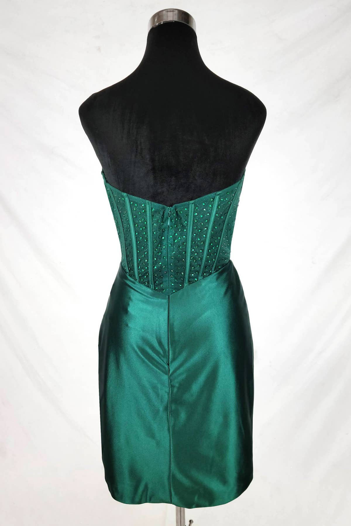 Chicas – wholesale Klänning - Dam – Kort miniklänning med juvelprydd korsett och satinkjol C3753