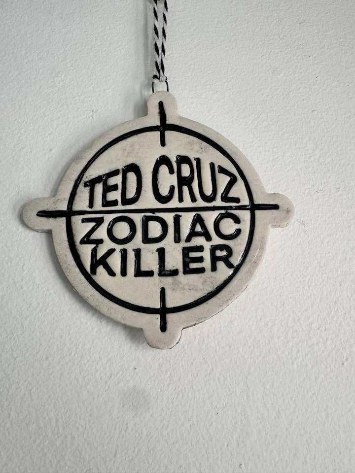 Ornamento del Killer dello Zodiaco Ted Cruz per la vendita all'ingrosso da parte di Wrong World Ceramics