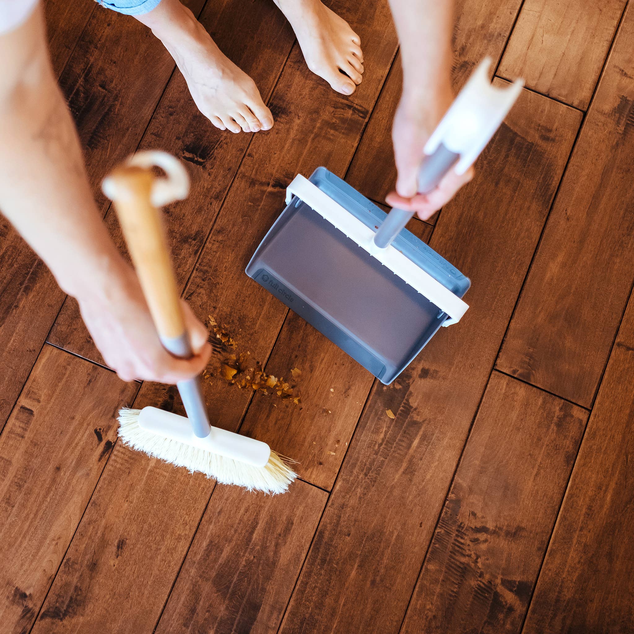 Full Circle Home - EU - Wholesale Broom - Tag Team Compact Broom and Dustpan5