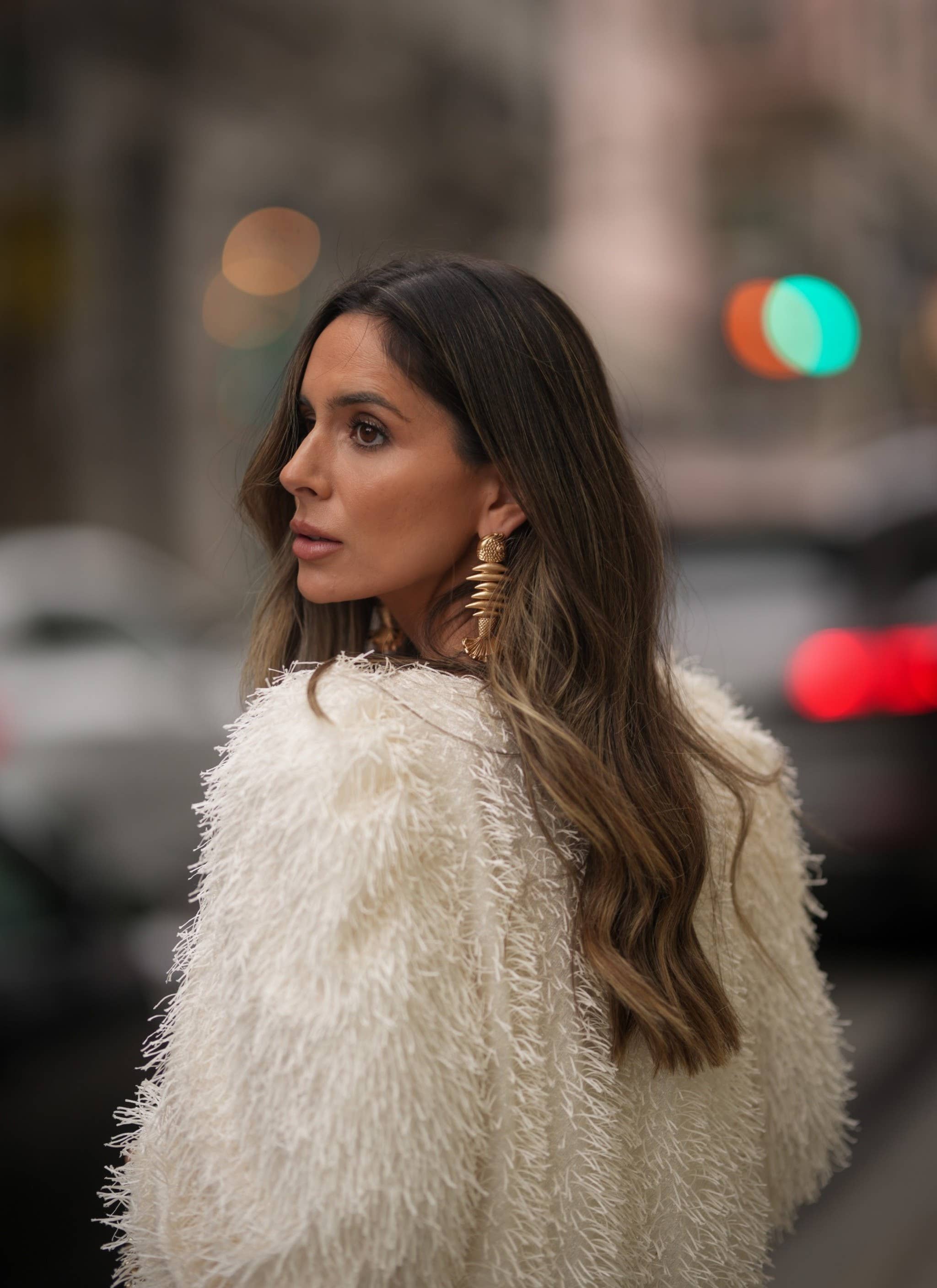 MAUÎ OFFICIAL Atelier – Engroshandel Kjole - Dame – Hvid kort kjole med frynser1