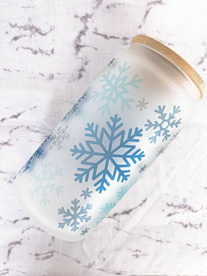 Tasse en verre Snowflakes pour la vente par Lyla & Rose