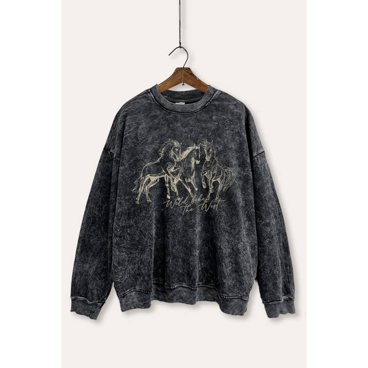 GRAFISCHE MINERAALWAS SWEATSHIRT MET WILD WESTERSE PAARDEN voor wholesale door STARCHIS