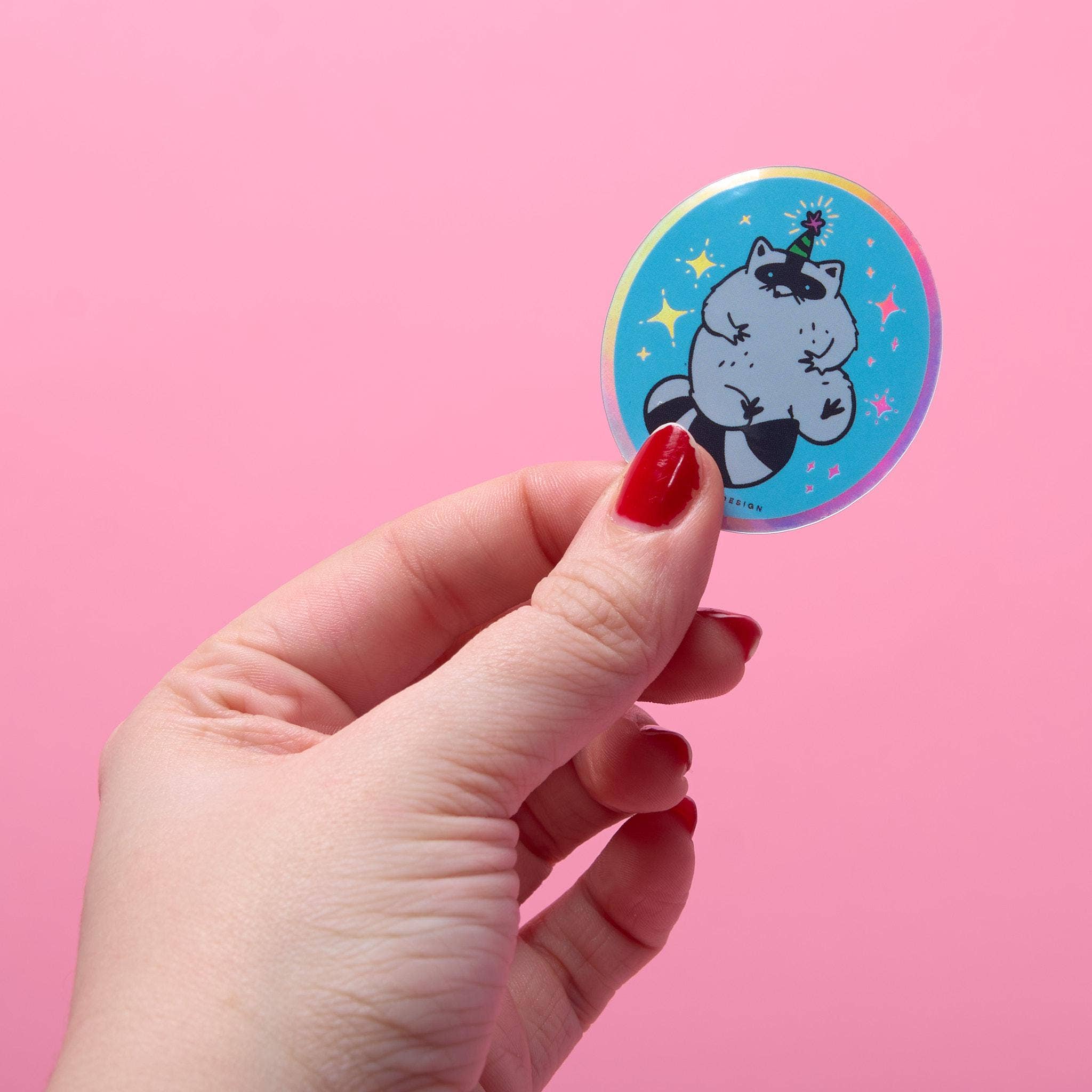 Yikes Design - Vente Autocollant - Autocollant en vinyle holographique Raton Laveur de Fête1