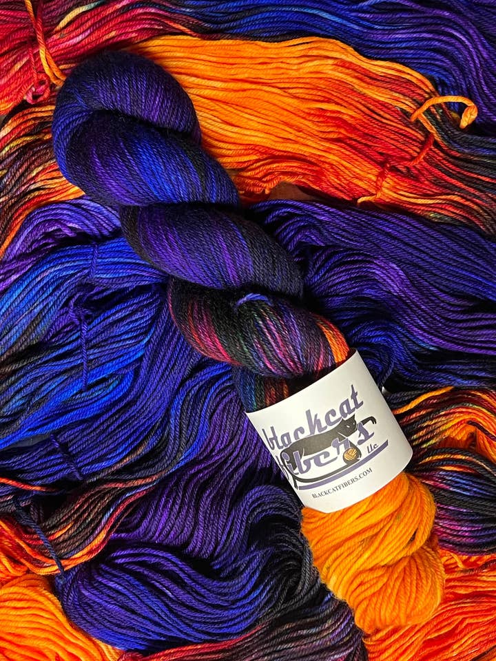 XP- Essential DK pour la vente par Black Cat Fibers